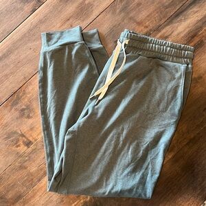 Vuori performance joggers women’s small